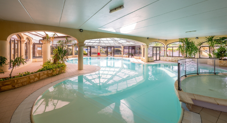 piscine int&eacute;rieure, saint-avit